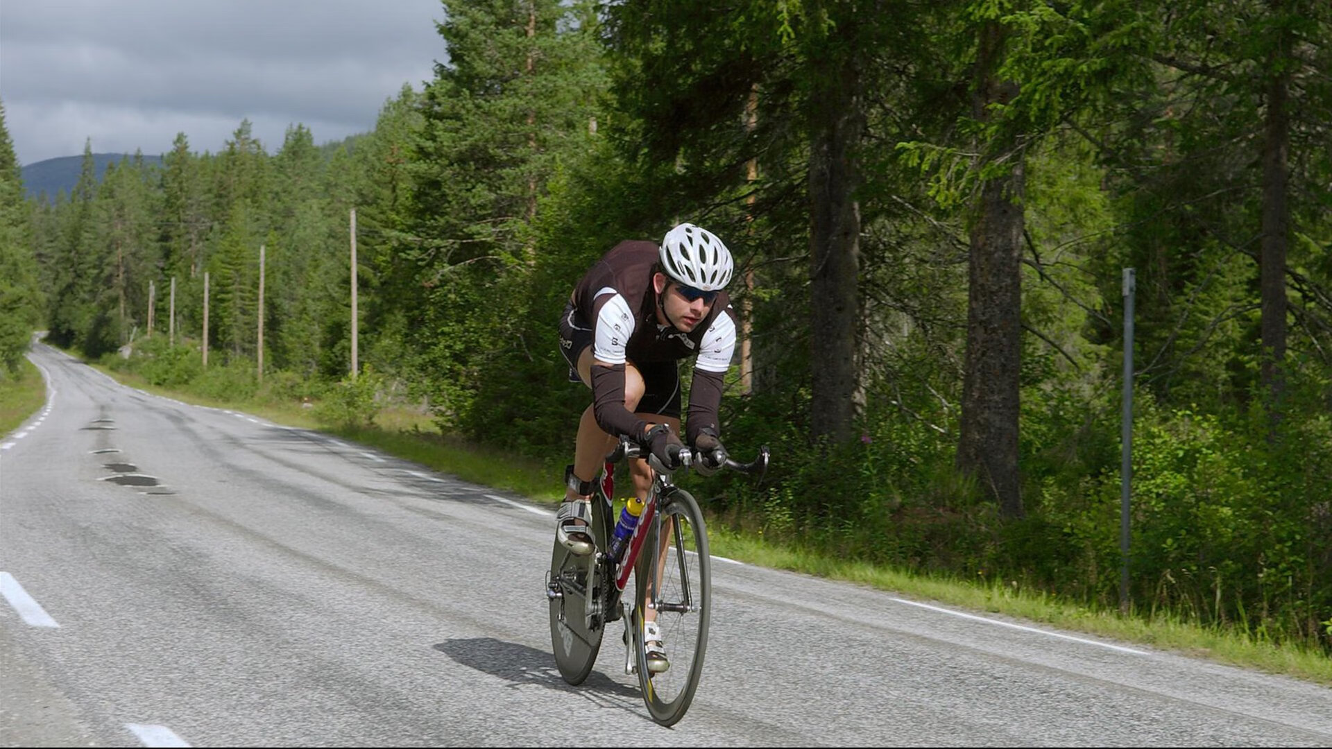 开云体育入口-冬季雪地拉力赛，冰雪世界的速度狂欢，雪地拉力2